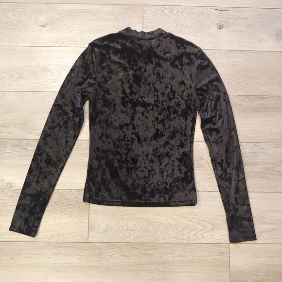 Black velvet turtleneck // size S - Picture 5 of 6